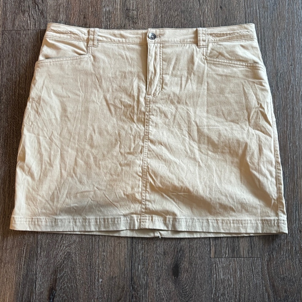Eddie Bauer size 14 tan skort excellent condition